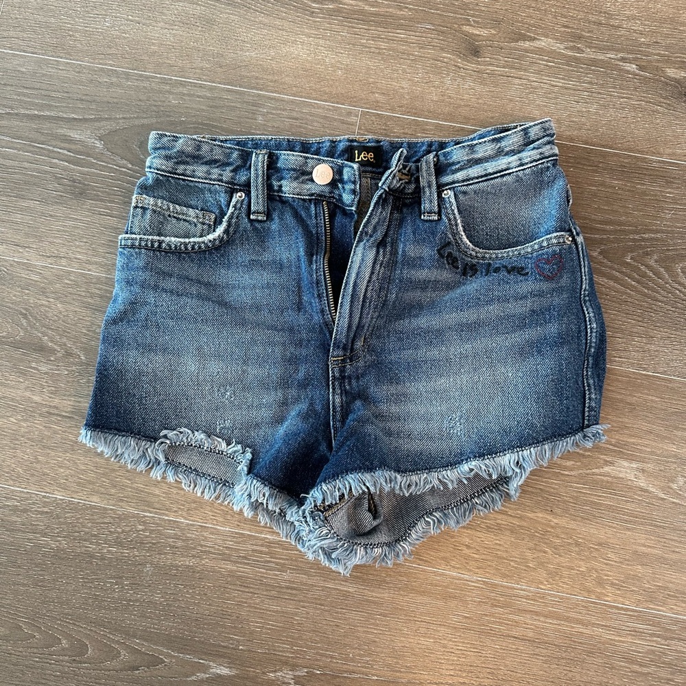 Lee Frayed Hem Denim Shorts w Cute Heart Back